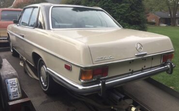 Mercedes-benz-c-class-1972-white-2