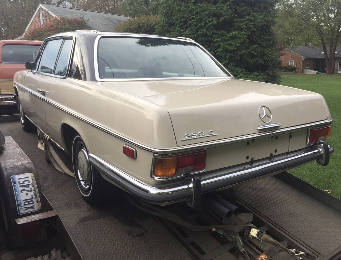 Mercedes-benz-c-class-1972-white-2
