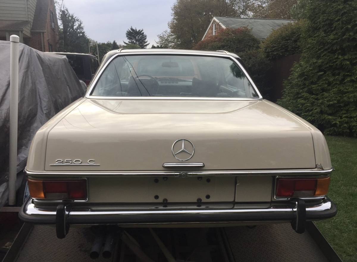 Mercedes-benz-c-class-1972-white-21