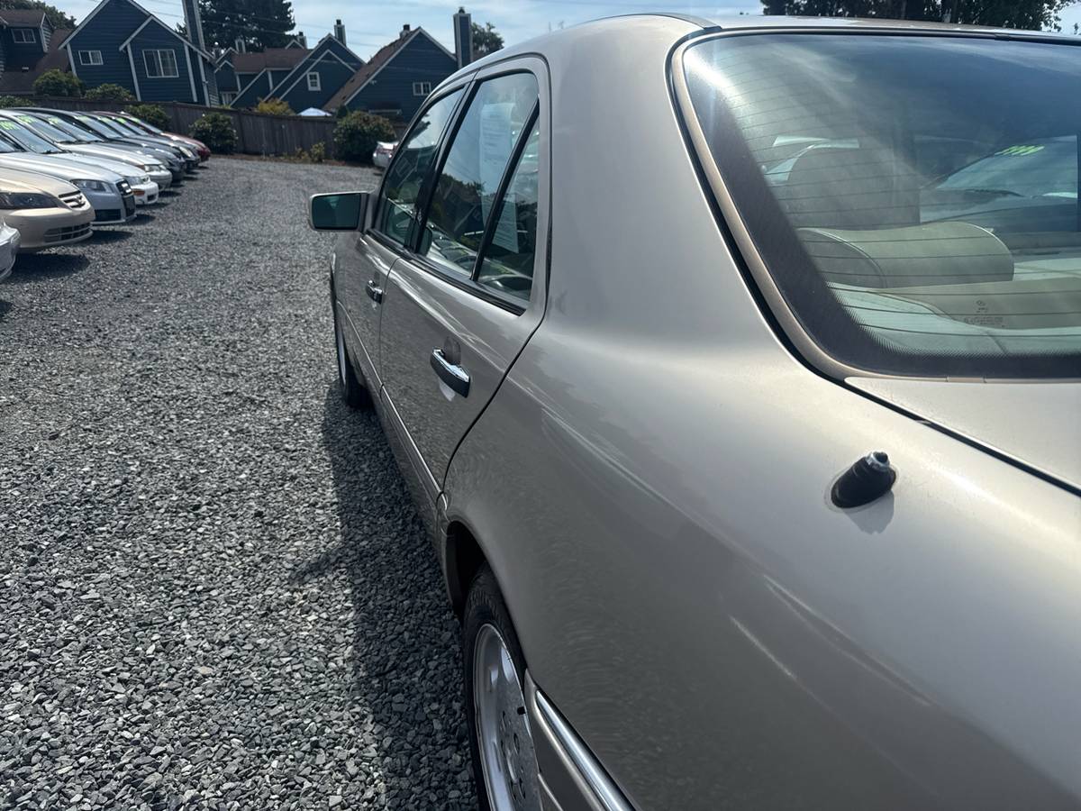 Mercedes-benz-c-class-1995-custom-31