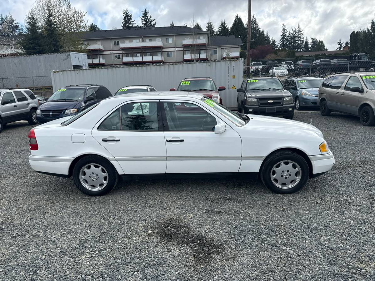 Mercedes-benz-c-class-1995-white-1