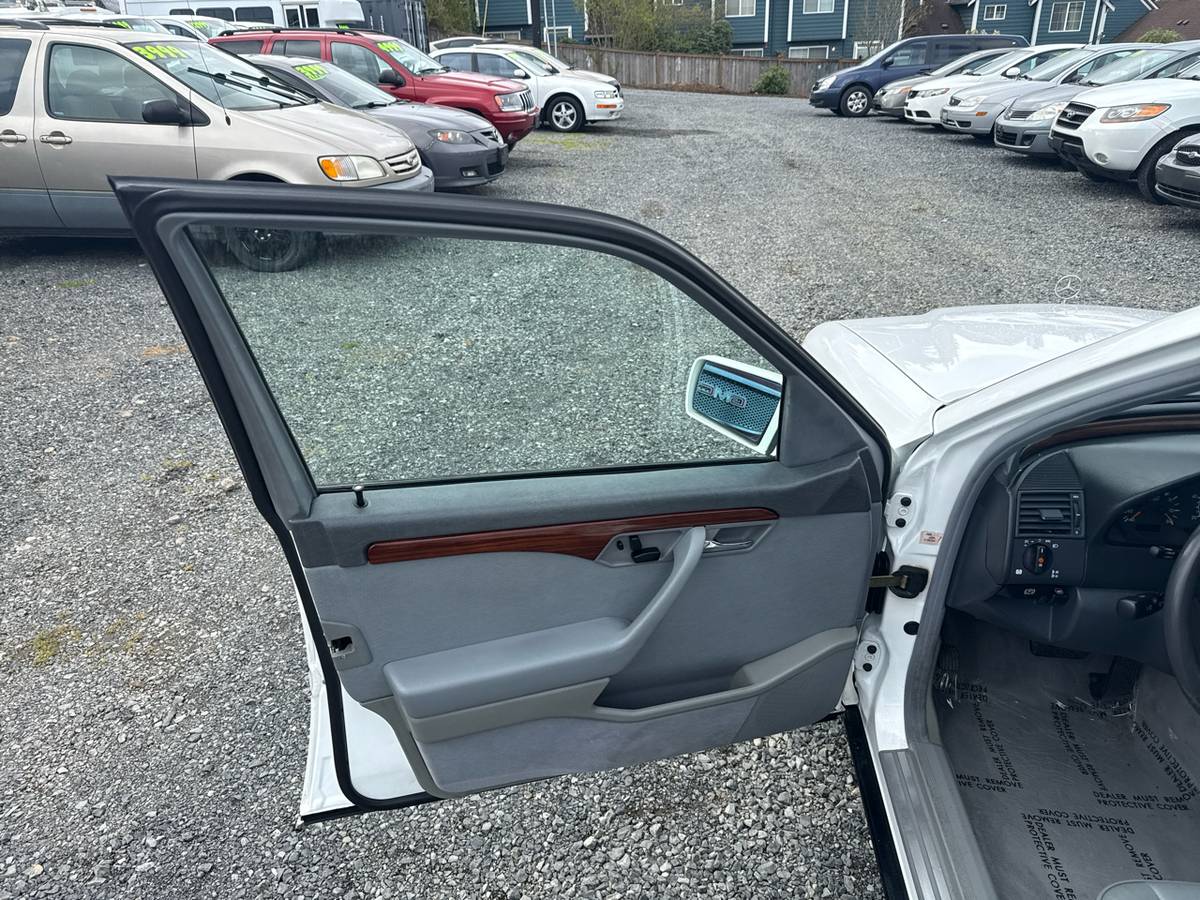 Mercedes-benz-c-class-1995-white-13