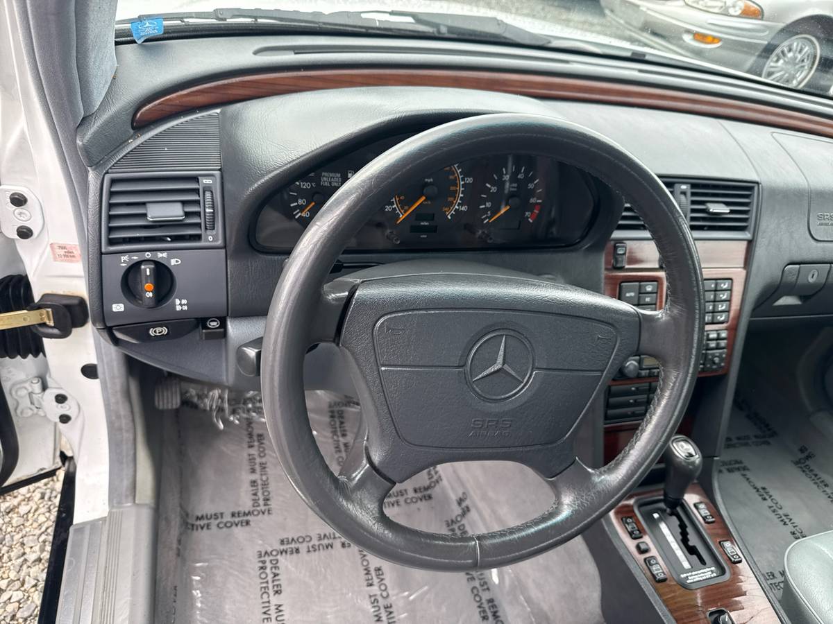 Mercedes-benz-c-class-1995-white-15