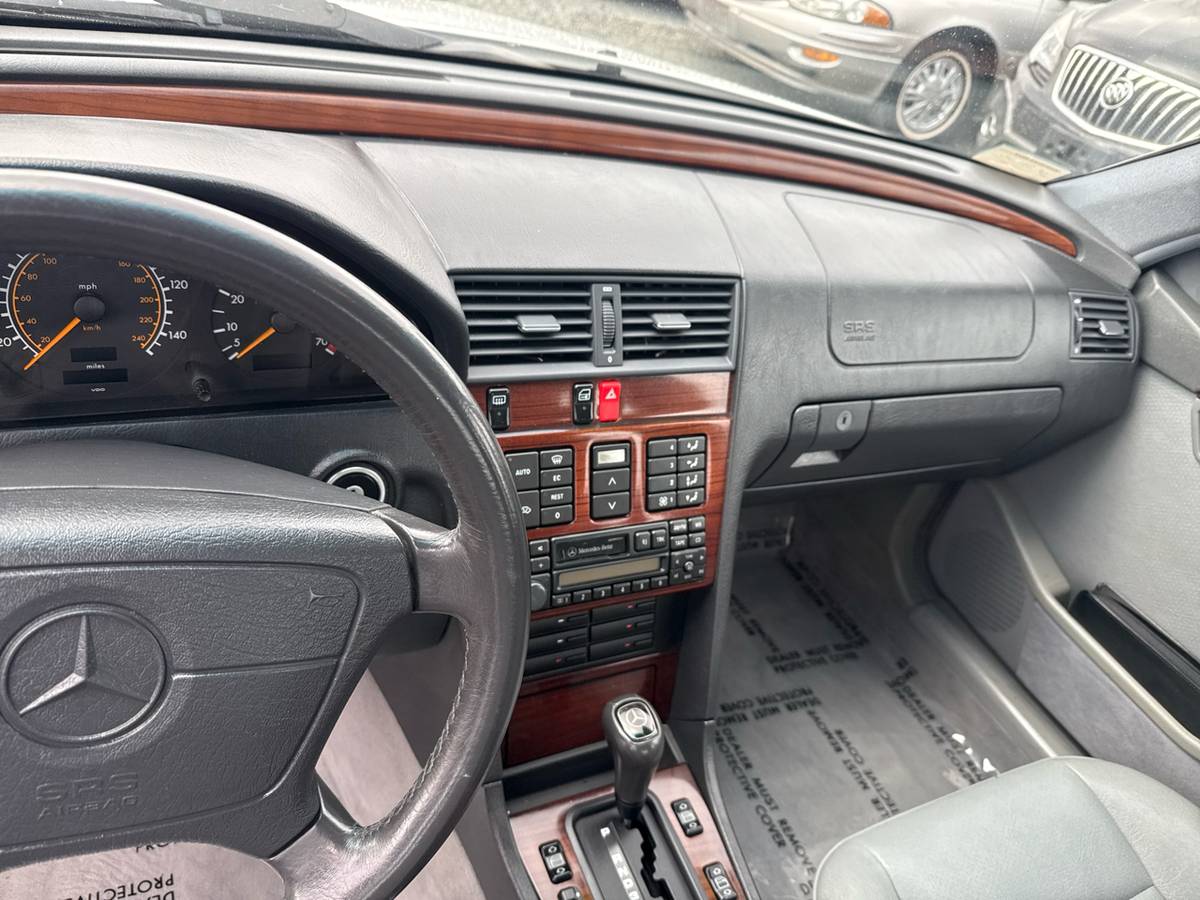 Mercedes-benz-c-class-1995-white-16