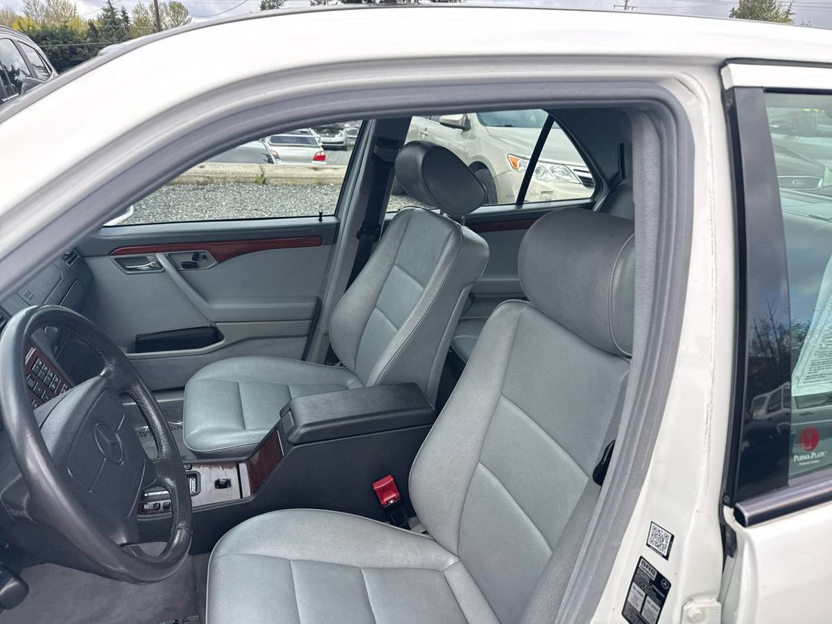 Mercedes-benz-c-class-1995-white-18