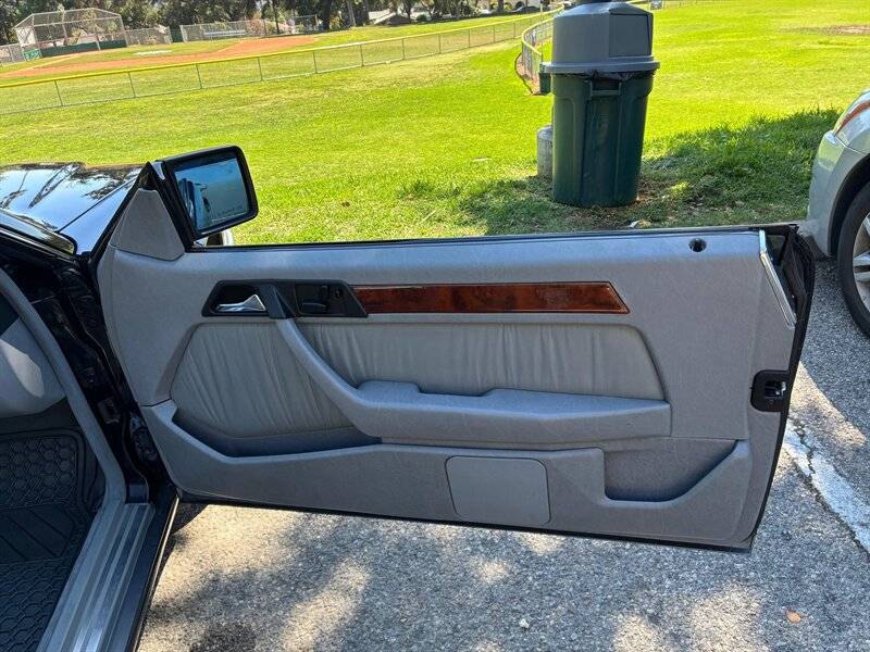 Mercedes-benz-e-320-1994-black-1