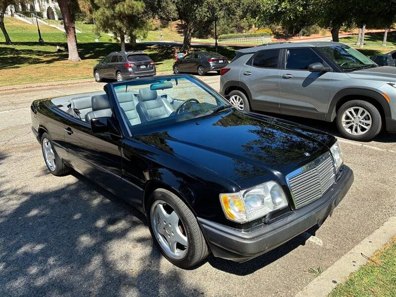Mercedes-benz-e-320-1994-black-10