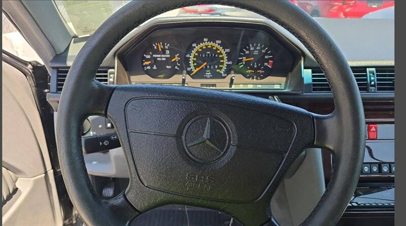 Mercedes-benz-e-320-1994-black-14