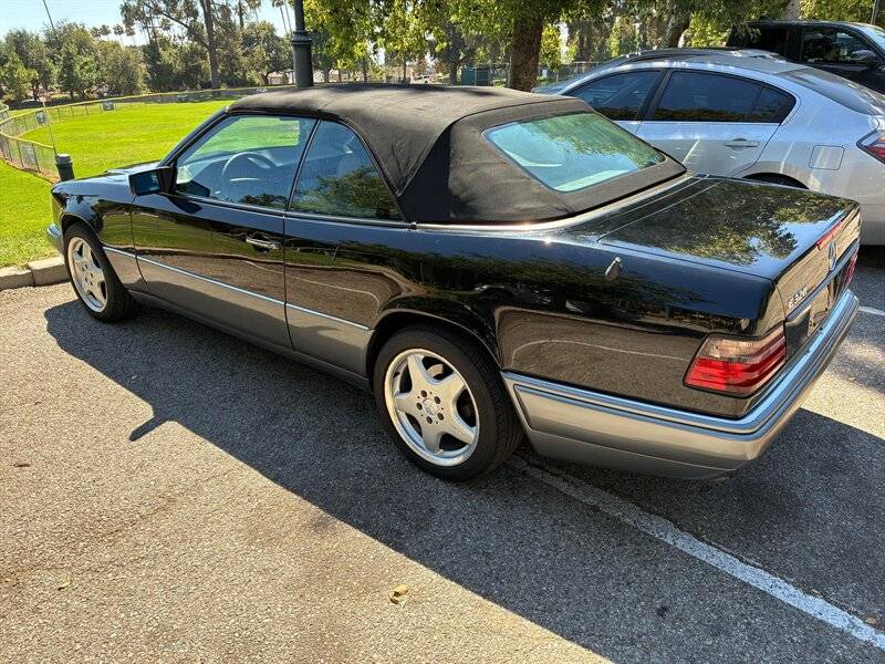 Mercedes-benz-e-320-1994-black-16