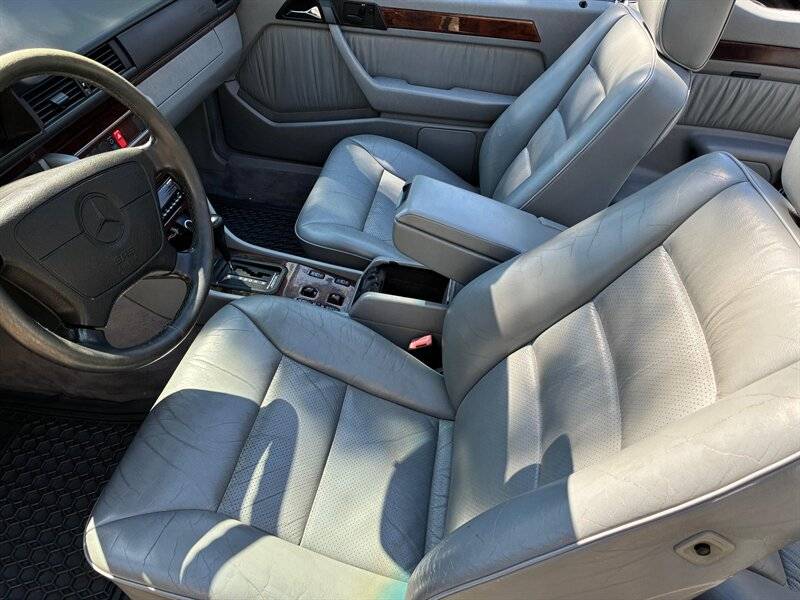 Mercedes-benz-e-320-1994-black-17