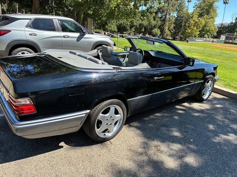 Mercedes-benz-e-320-1994-black-18