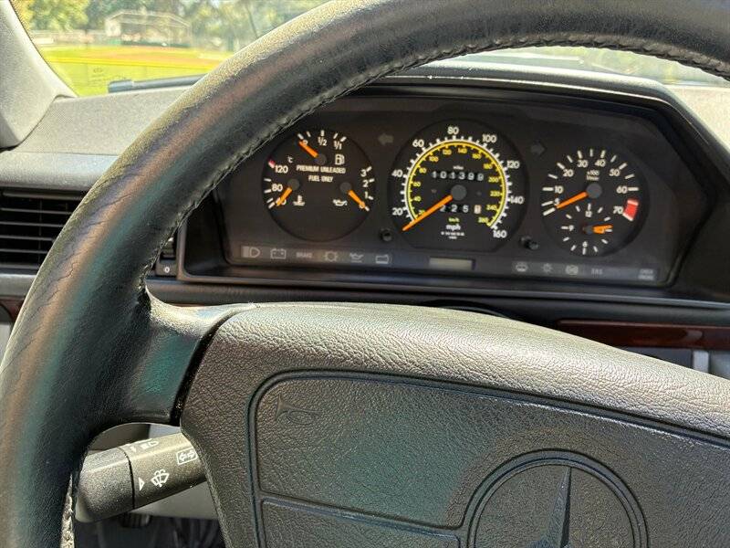 Mercedes-benz-e-320-1994-black-19