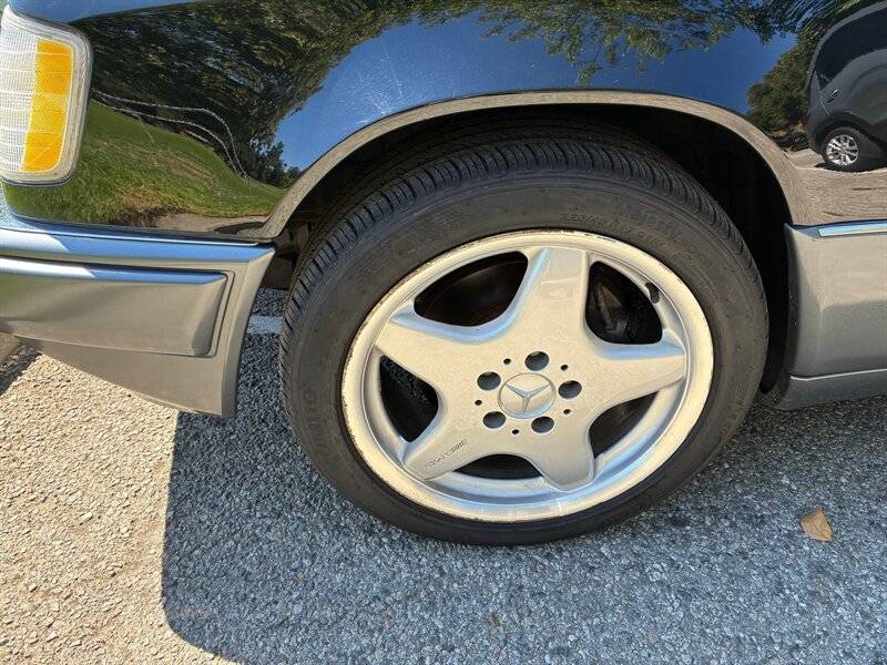 Mercedes-benz-e-320-1994-black-2