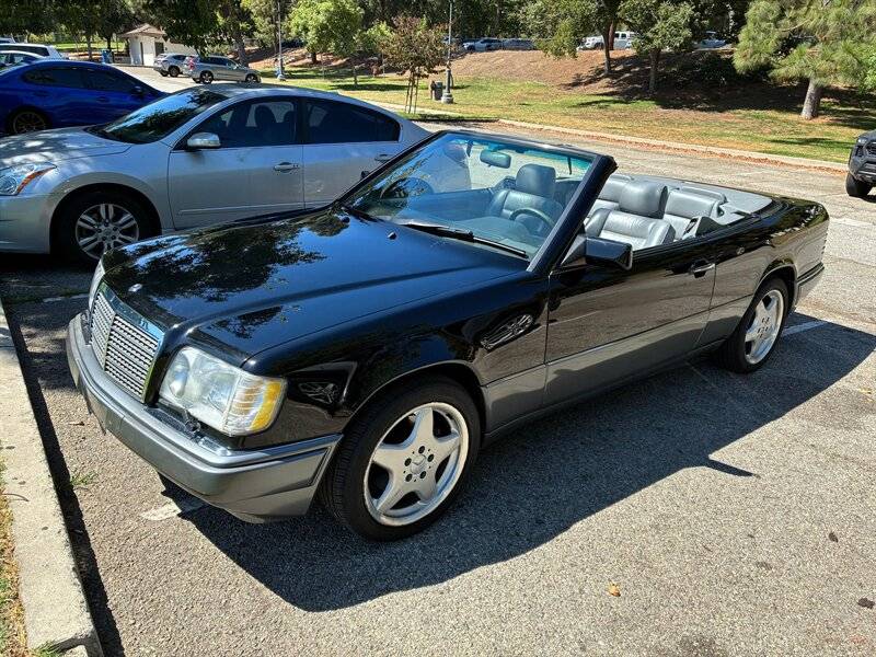 Mercedes-benz-e-320-1994-black-4