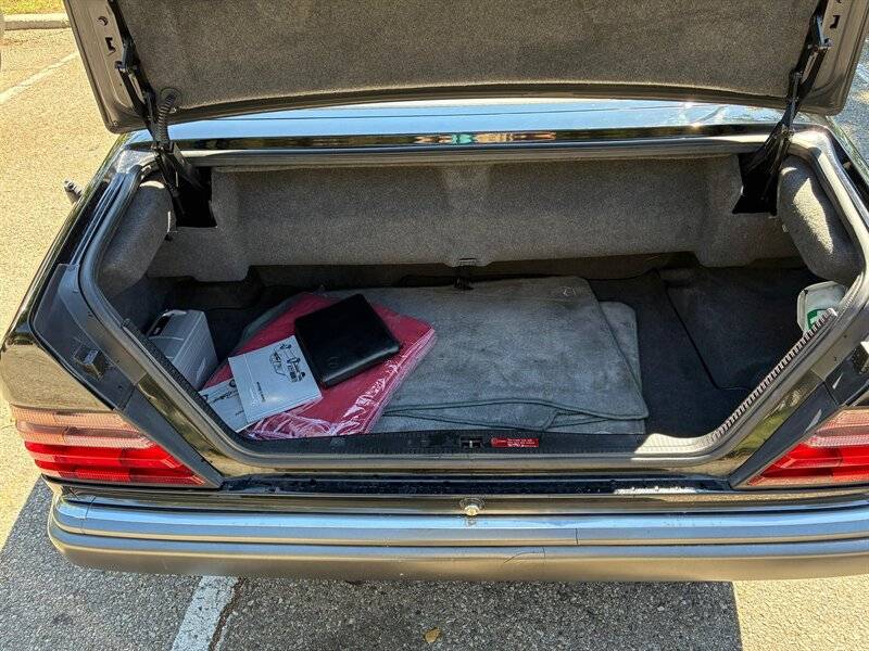 Mercedes-benz-e-320-1994-black-7