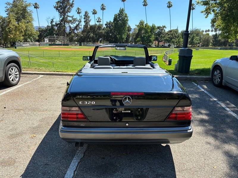 Mercedes-benz-e-320-1994-black