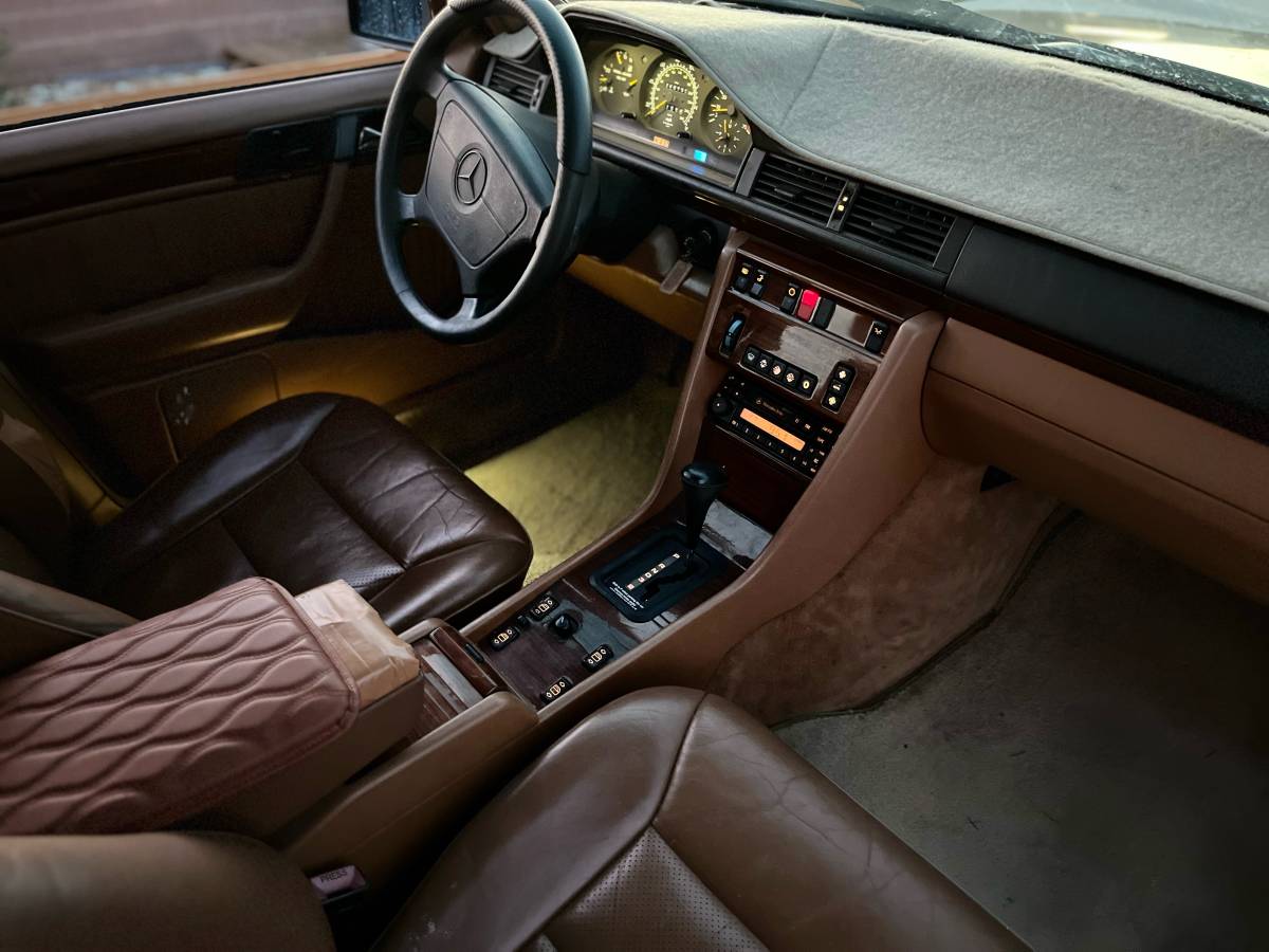 Mercedes-benz-e-class-1995-blue-13