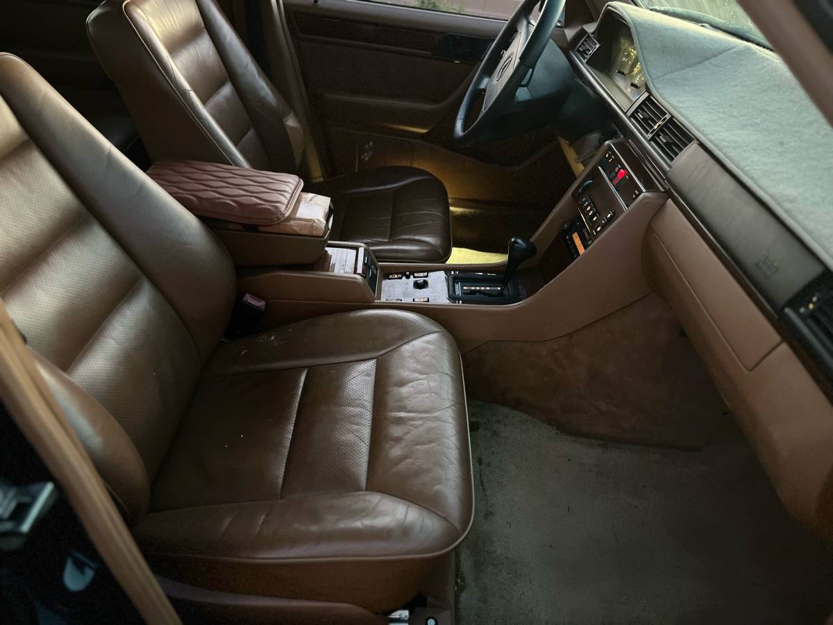 Mercedes-benz-e-class-1995-blue-14