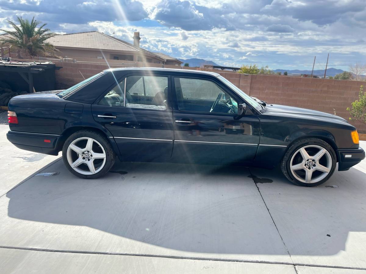 Mercedes-benz-e-class-1995-blue-17