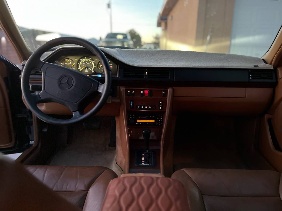 Mercedes-benz-e-class-1995-blue-19