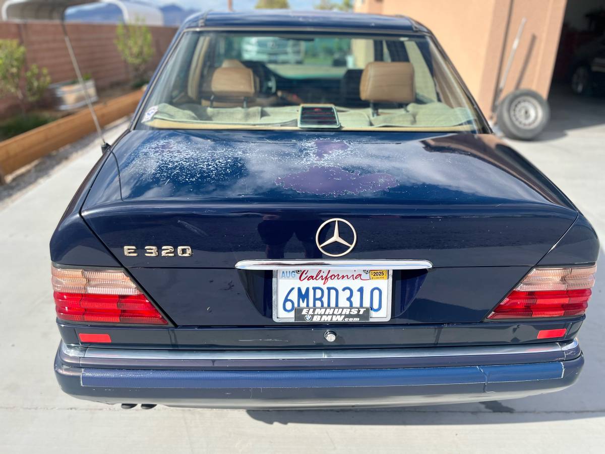 Mercedes-benz-e-class-1995-blue-2