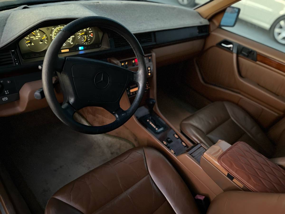 Mercedes-benz-e-class-1995-blue-3
