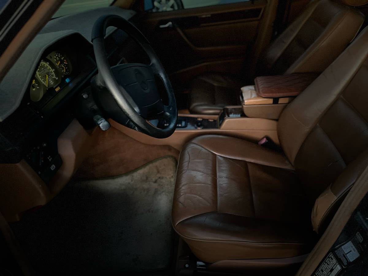 Mercedes-benz-e-class-1995-blue-4