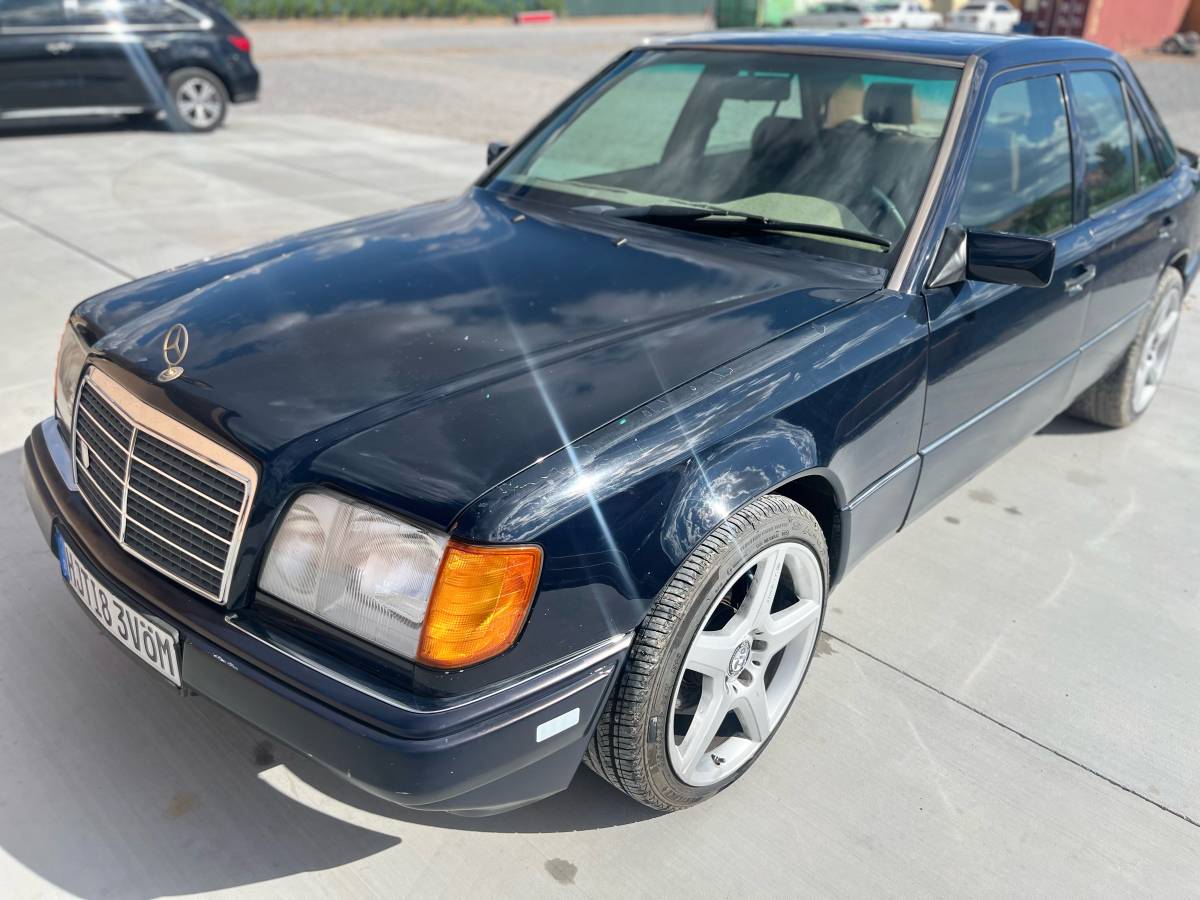 Mercedes-benz-e-class-1995-blue-8