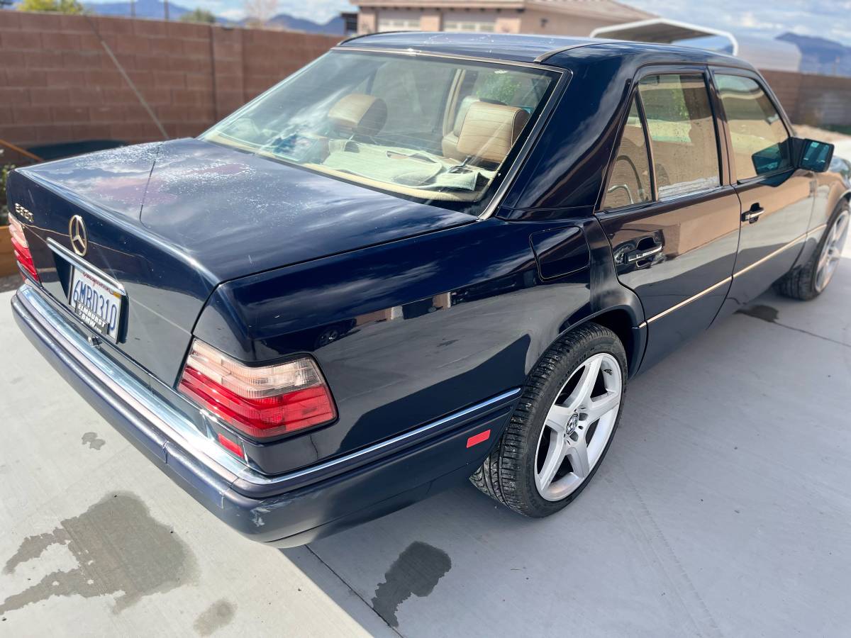 Mercedes-benz-e-class-1995-blue-9