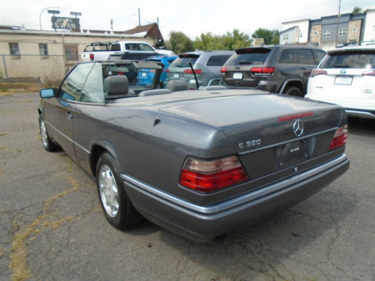 Mercedes-benz-e-class-1995-grey-13