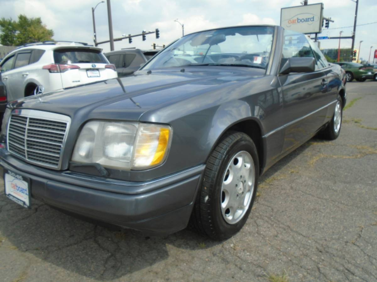 Mercedes-benz-e-class-1995-grey-2