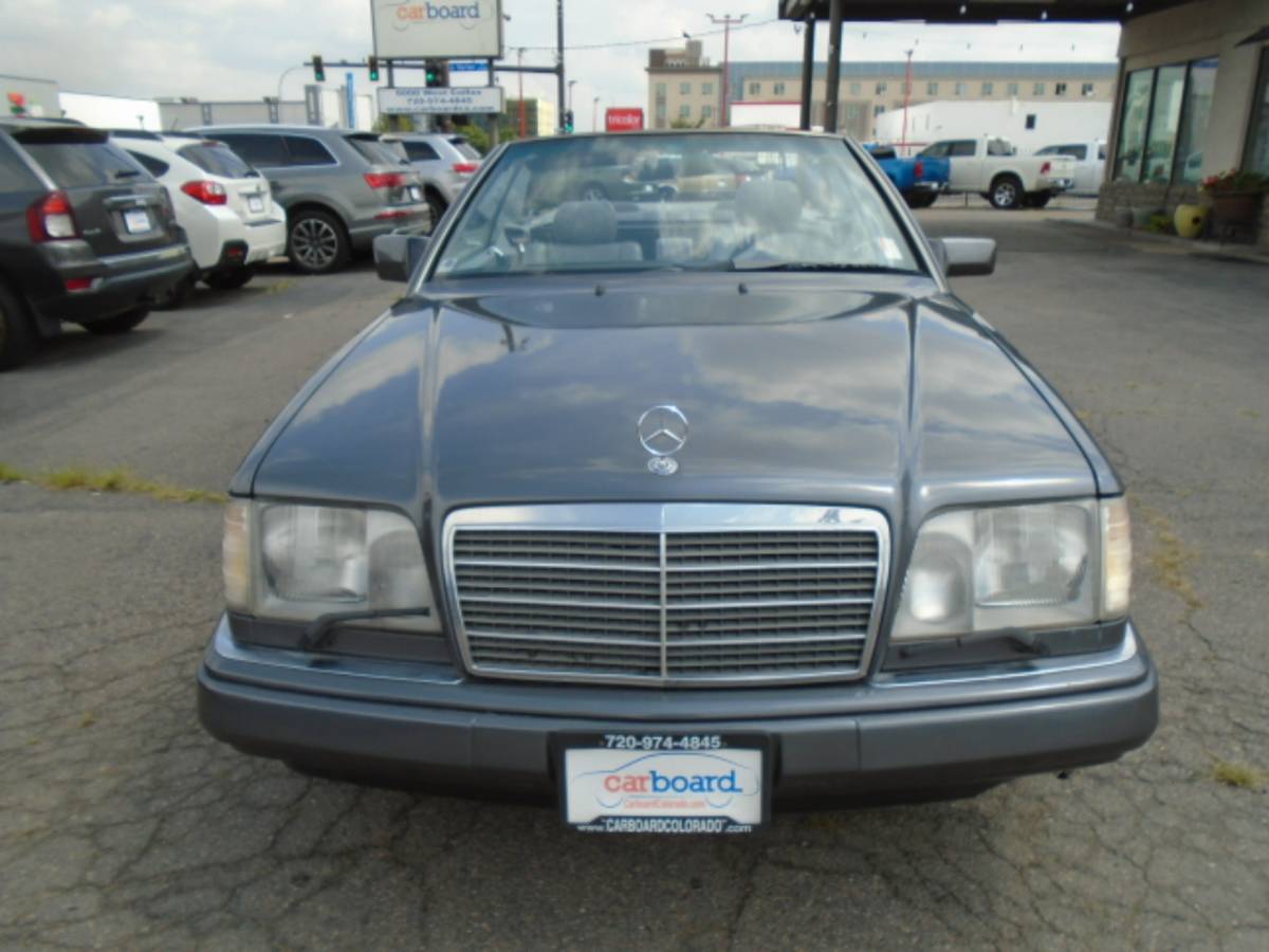 Mercedes-benz-e-class-1995-grey-3