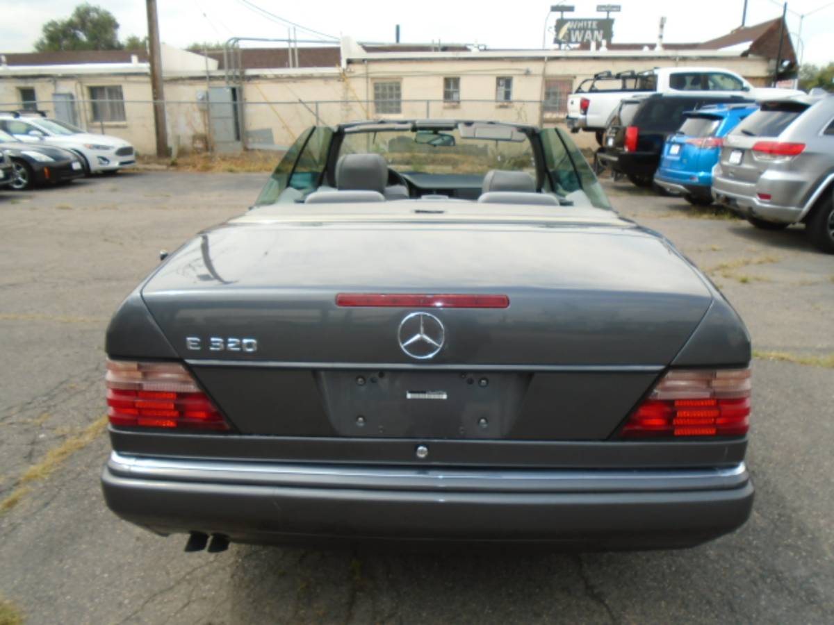 Mercedes-benz-e-class-1995-grey-5