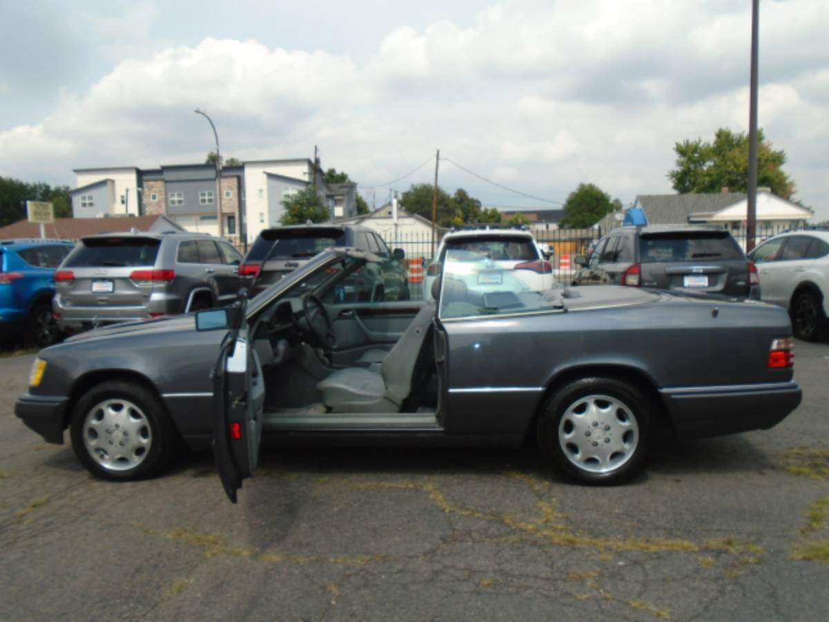 Mercedes-benz-e-class-1995-grey-6