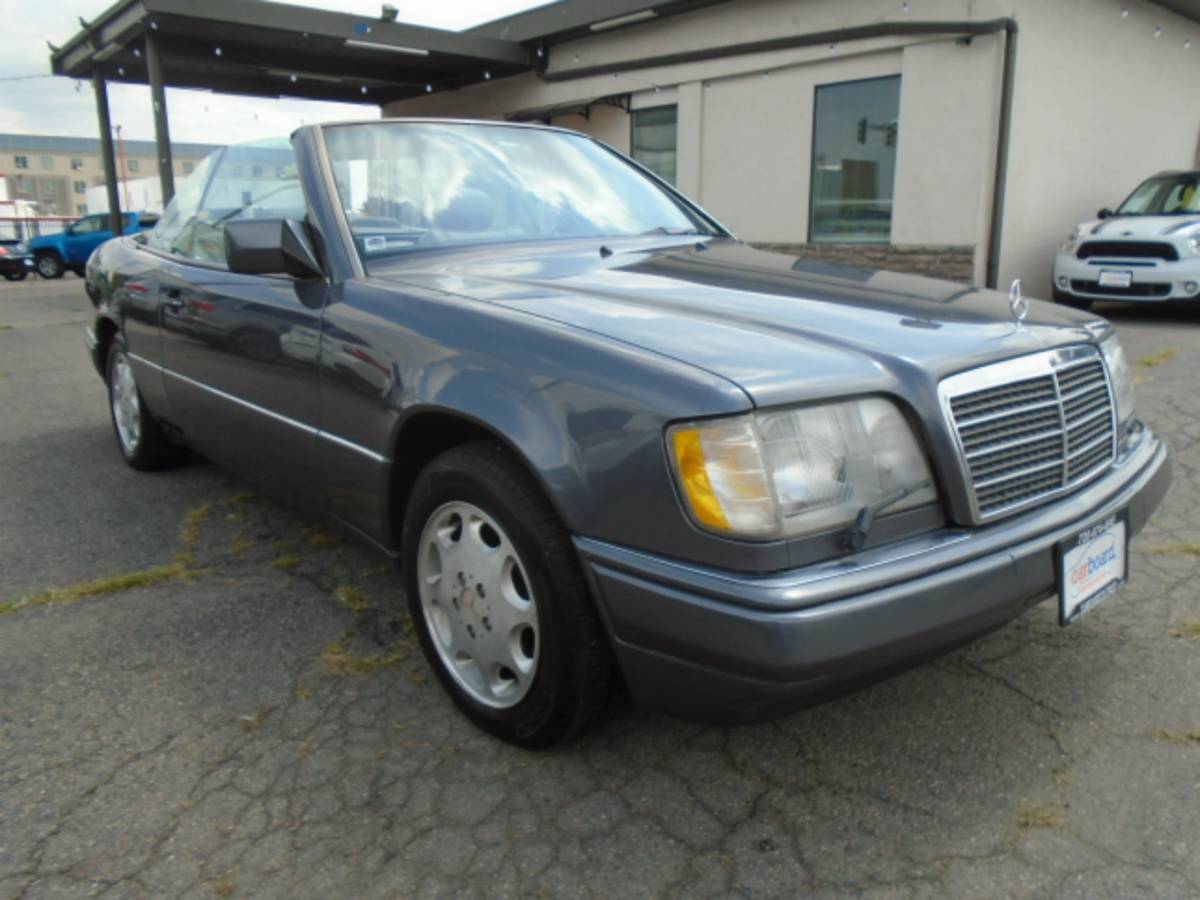 Mercedes-benz-e-class-1995-grey-8