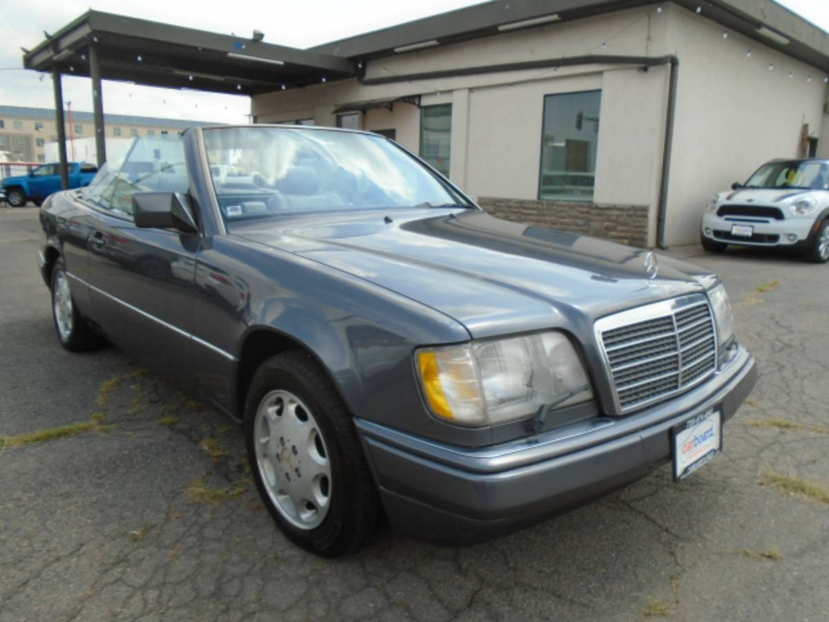 Mercedes-benz-e-class-1995-grey-9