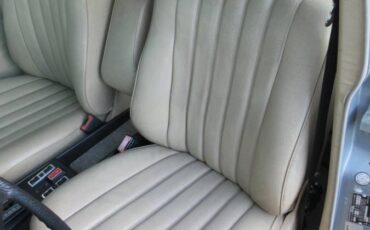 Mercedes-benz-e-class-diesel-1981-blue-10