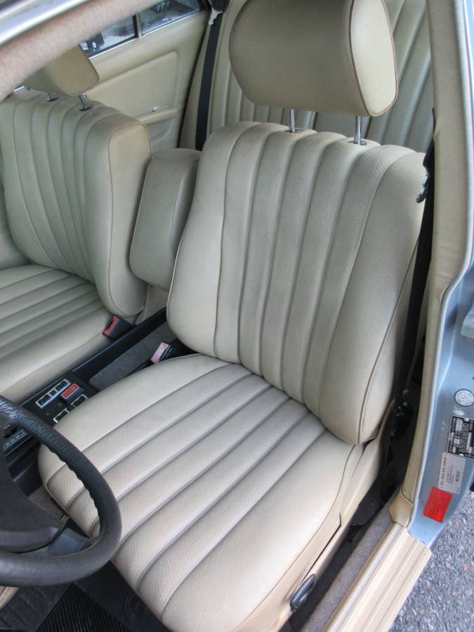 Mercedes-benz-e-class-diesel-1981-blue-20