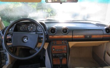 Mercedes-benz-e-class-diesel-1981-blue-4