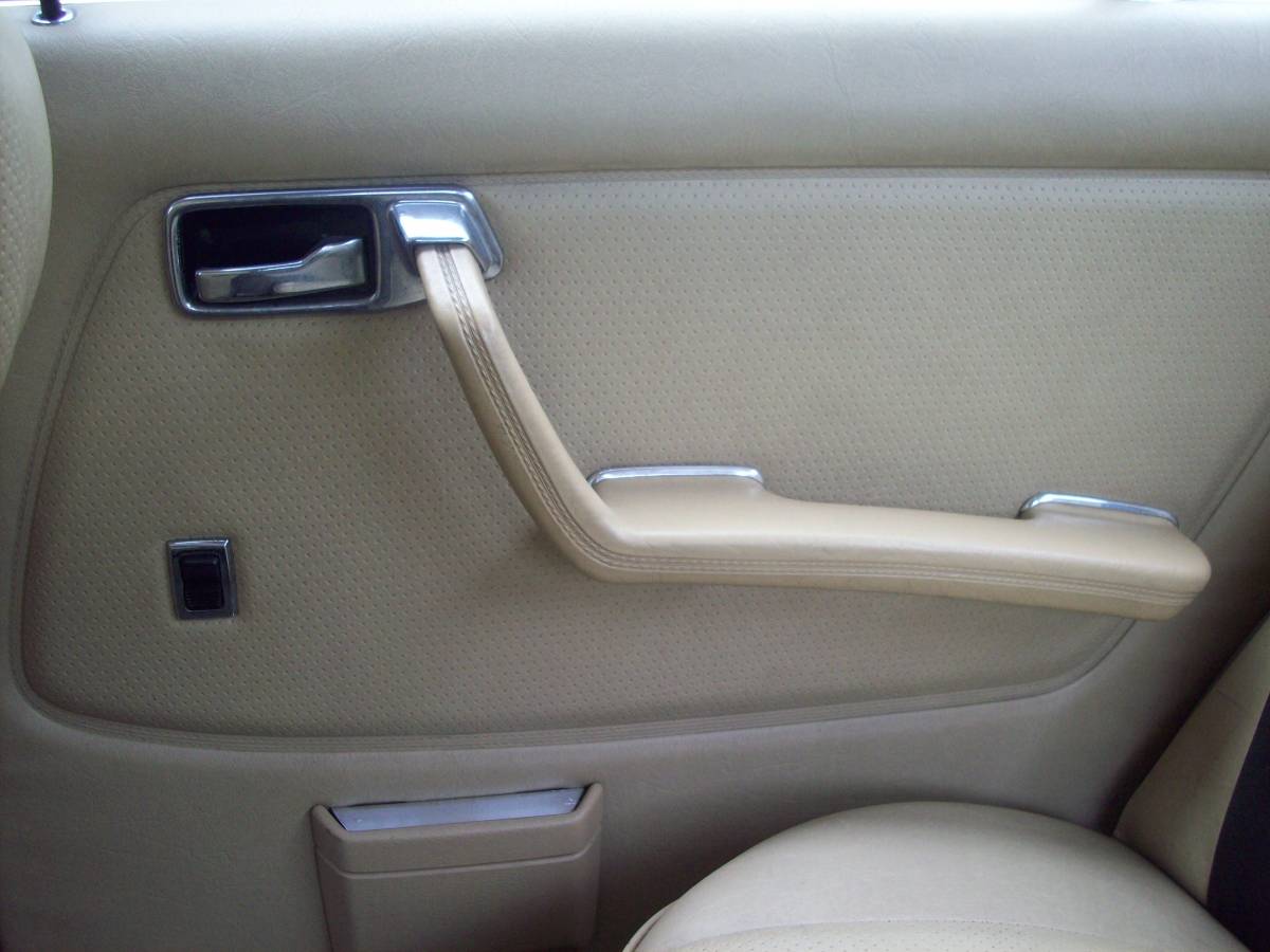 Mercedes-benz-e-class-diesel-1981-blue-9