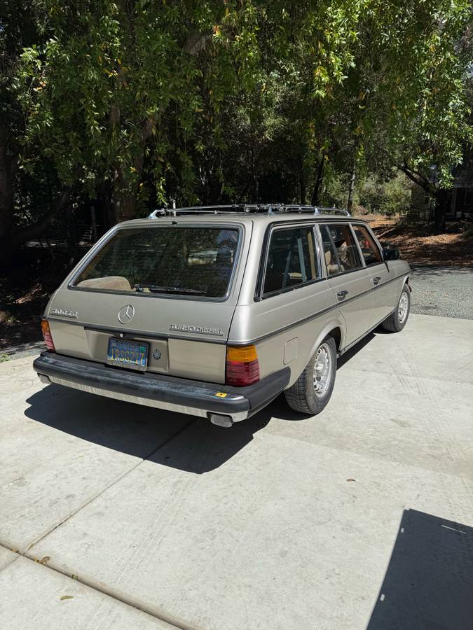 Mercedes-benz-e-class-diesel-1985-brown-2