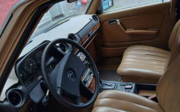Mercedes-benz-e280-1980-custom-14