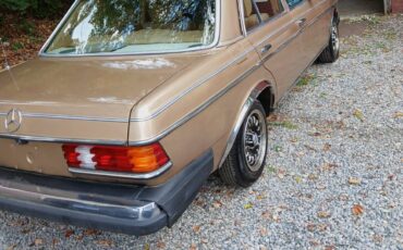 Mercedes-benz-e280-1980-custom-5