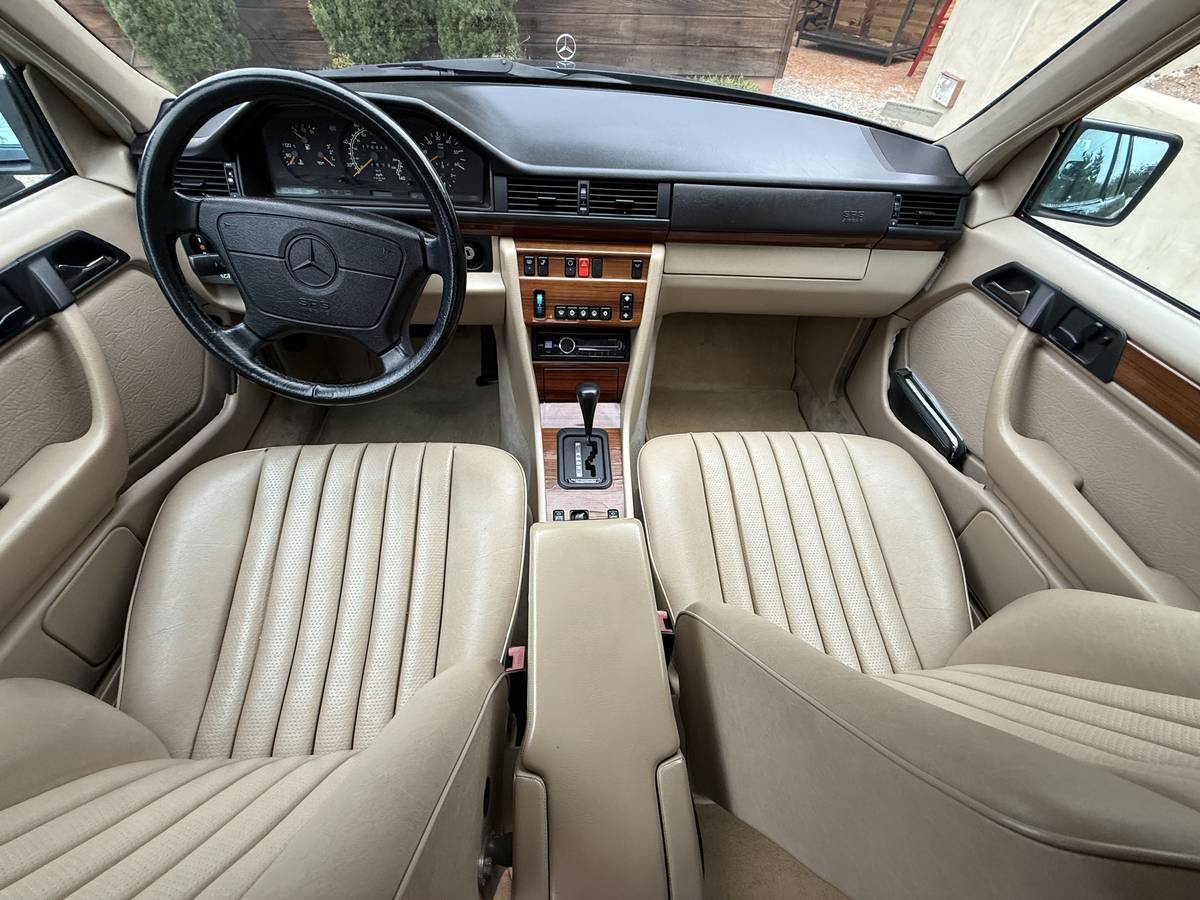 Mercedes-benz-e300-diesel-1995-blue-12