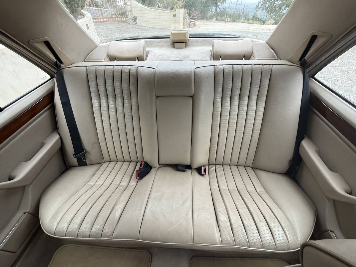 Mercedes-benz-e300-diesel-1995-blue-13