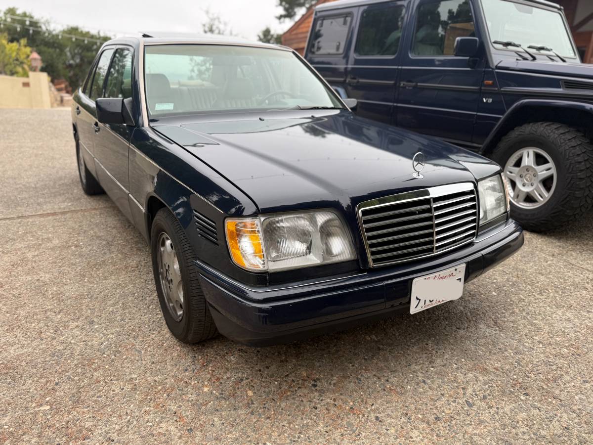 Mercedes-benz-e300-diesel-1995-blue-16