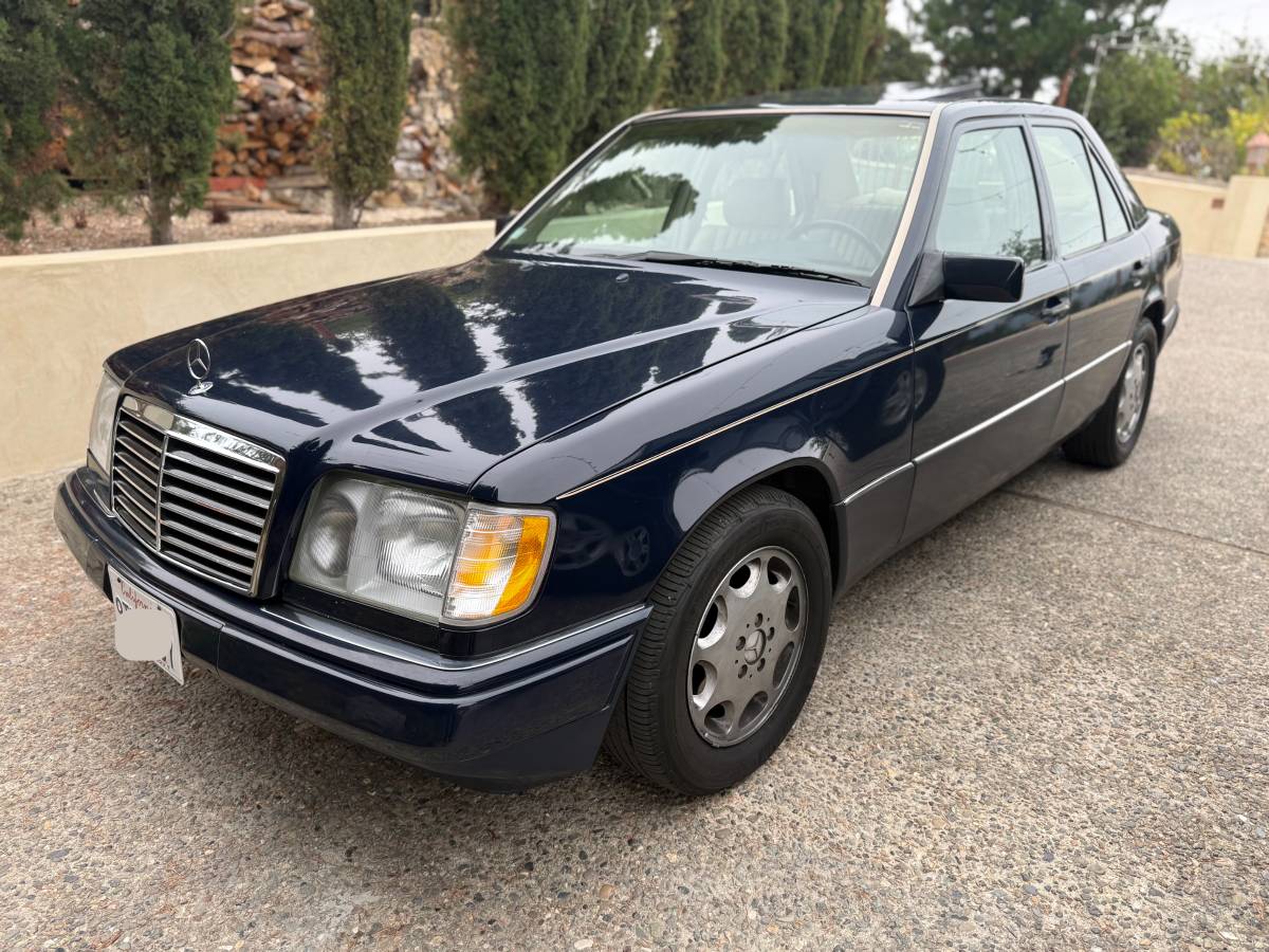 Mercedes-benz-e300-diesel-1995-blue-17