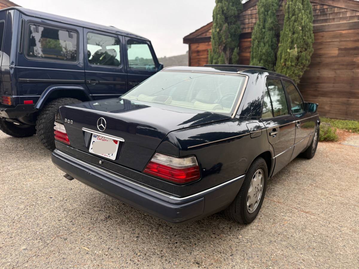 Mercedes-benz-e300-diesel-1995-blue-19