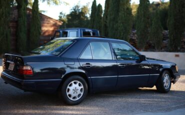 Mercedes-benz-e300-diesel-1995-blue-3
