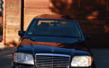 Mercedes-benz-e300-diesel-1995-blue-4